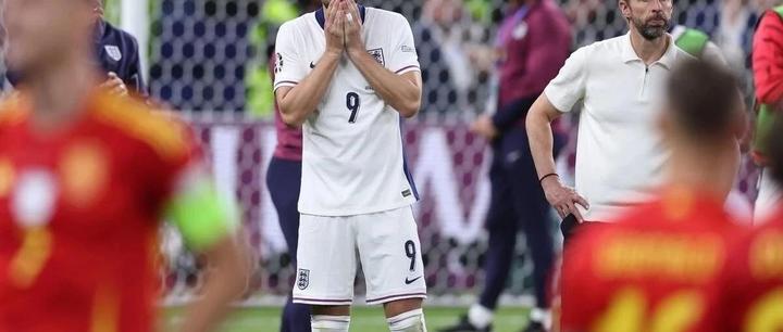 开云体育-凯恩在西班牙队比赛中比赛规则变更，刷新纪录引发热议！