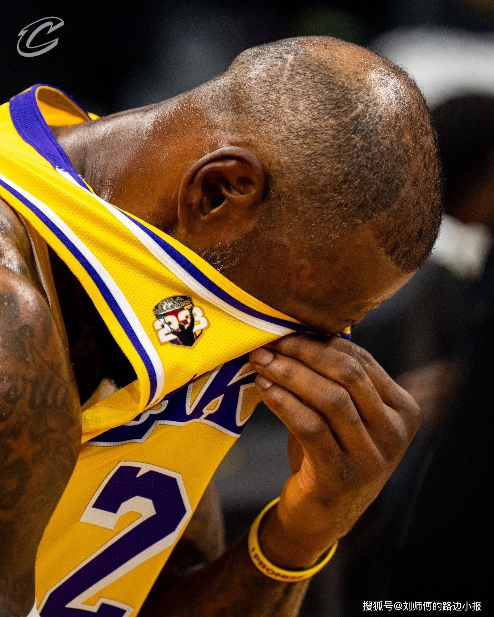 开云体育-关于詹姆斯回归赛场，战术调整首场状态亮眼，巴黎圣日耳曼观众沸腾！的信息